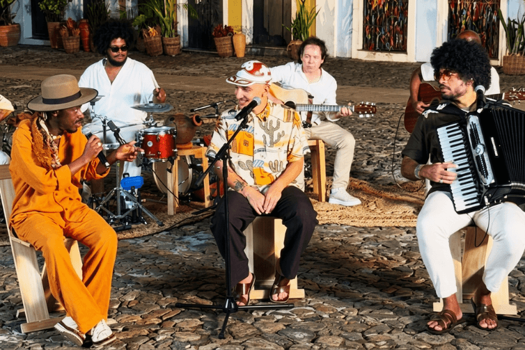 João Gomes, Mestrinho e Jota.pê lançam 'Dominguinho 2', gravado no Pelourinho, com releituras de grandes sucessos