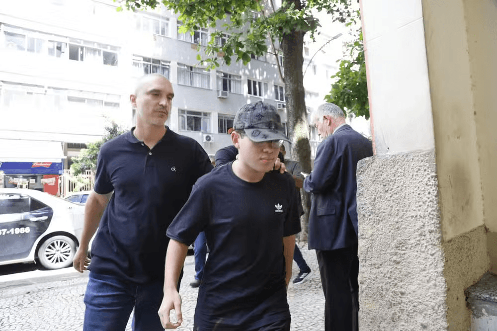 Justiça nega habeas corpus a três dos quatro foragidos por estupro de adolescente no RJ; suspeito se entrega