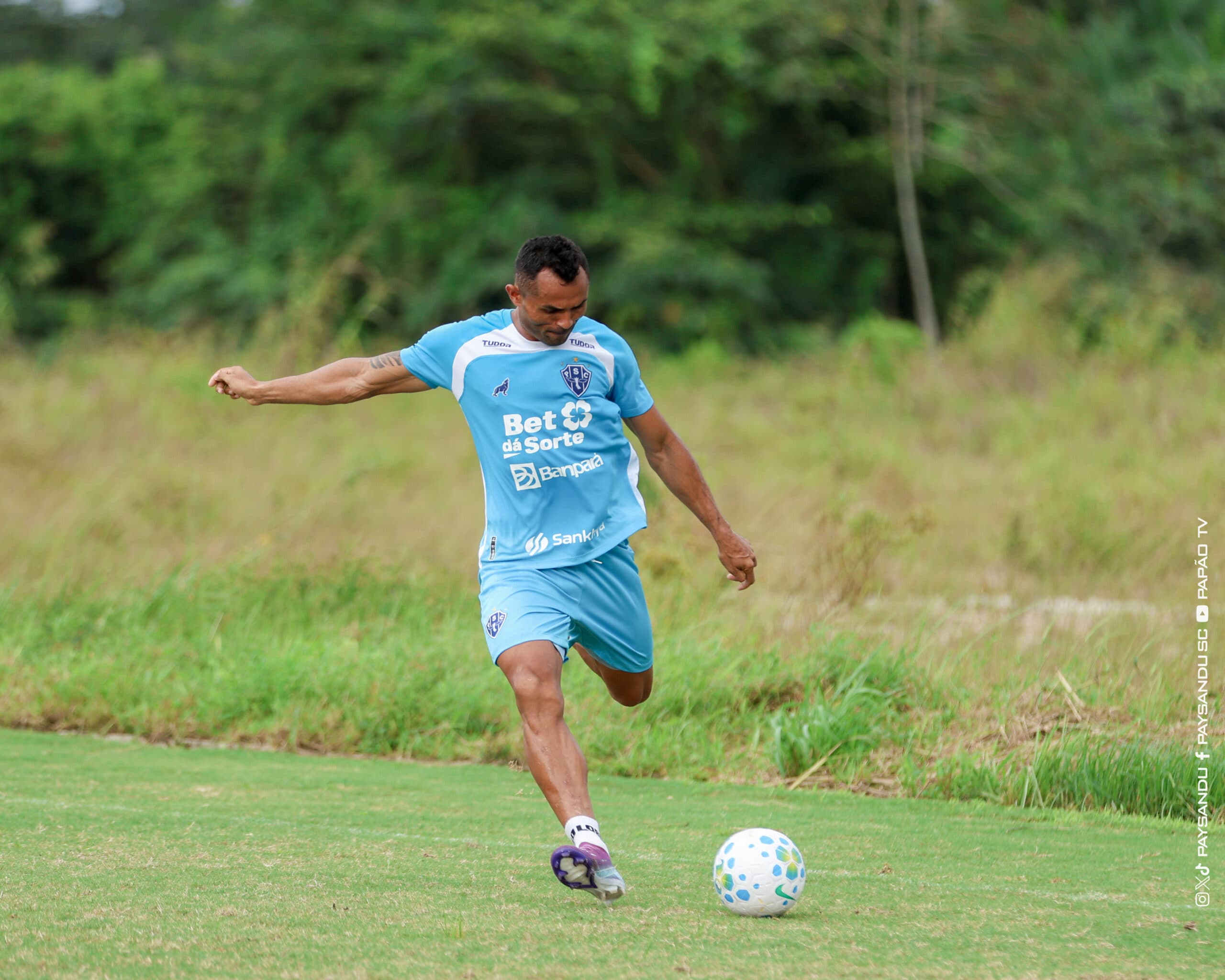Lateral Luciano Taboca é apresentado no Paysandu: 'Vou dar a minha vida por esse clube'