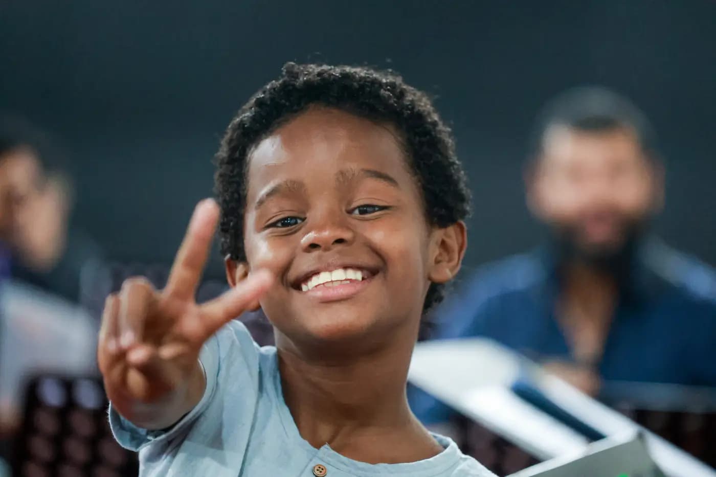 Luiz Gabriel, fenômeno mirim viral de “Oh Happy Day”, se apresenta no Natal da Amazônia