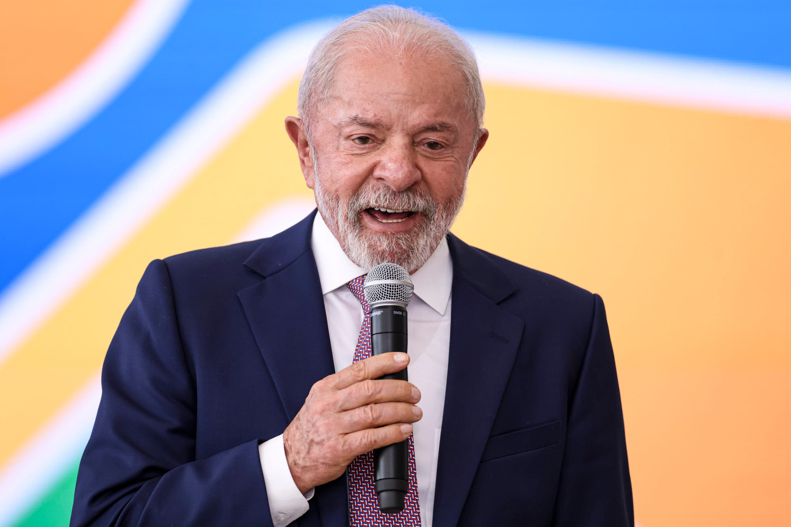 Lula afirma que governo vai enviar projeto de escala 6x1 nesta semana