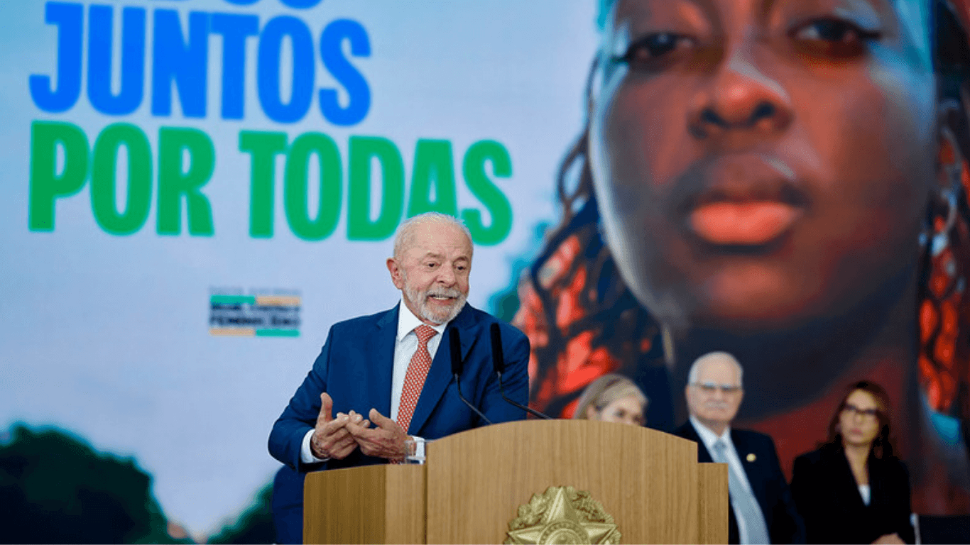 Lula assina decreto que obriga big techs a remover conteúdos íntimos divulgados sem autorização após denúncia da vítima