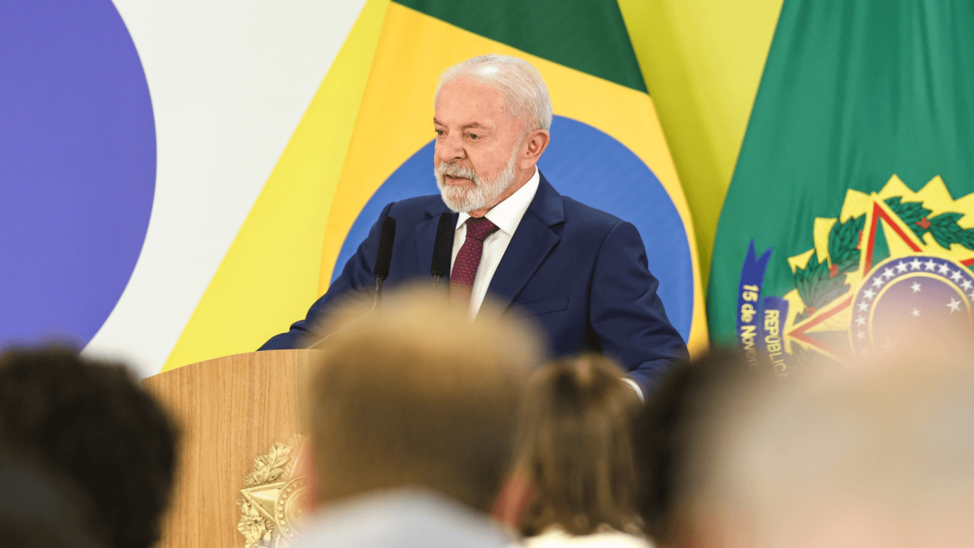 Lula promete endurecer combate ao feminicídio e cobra oposição ao encerrar entrevista coletiva