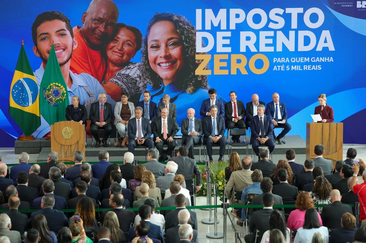 Lula sanciona lei que amplia isenção do Imposto de Renda para quem ganha até R$ 5 mil