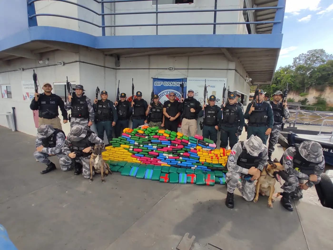 Mais de 350 kg de drogas são apreendidos em embarcação que seguia para Belém