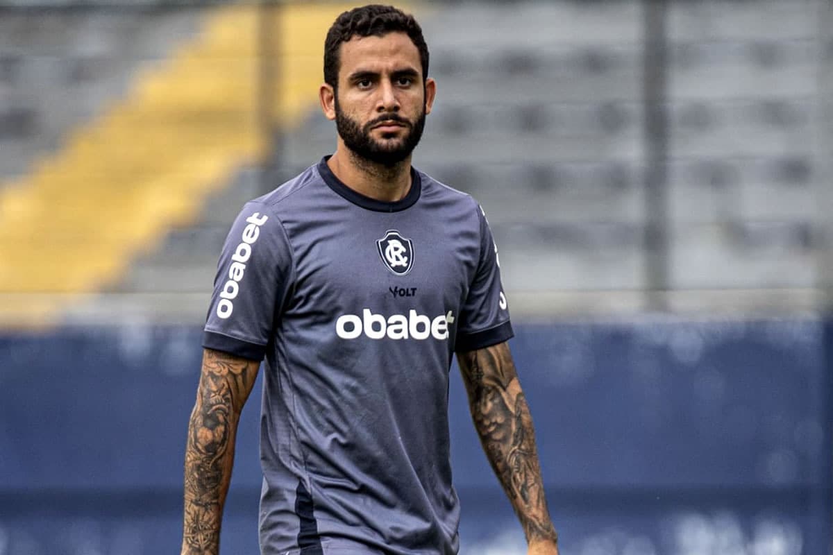 Marcelinho renova com o Remo após acesso: 'É uma honra continuar vestindo essa camisa'