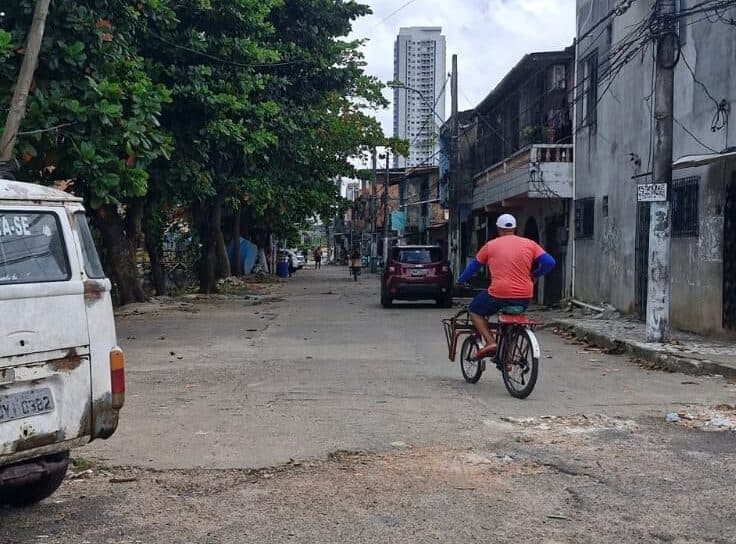 Maré de recursos injeta 2,5 bi em dezembro com 13º e Bolsa Família, mas Belém permanece refém da desigualdade