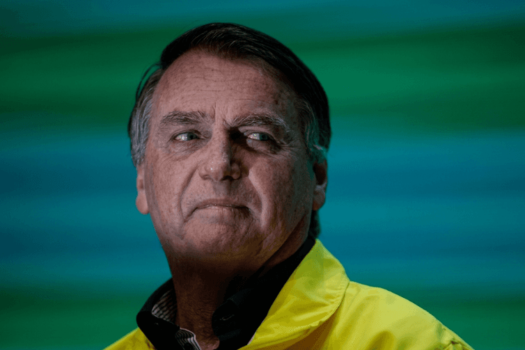 Médico de Bolsonaro diz que ex-presidente tem 'significativa melhora' e deve ter alta na sexta-feira