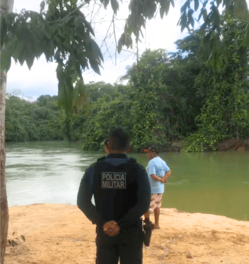 Mergulhadores realizam buscas para encontrar adolescentes que se afogaram em Ulianópolis