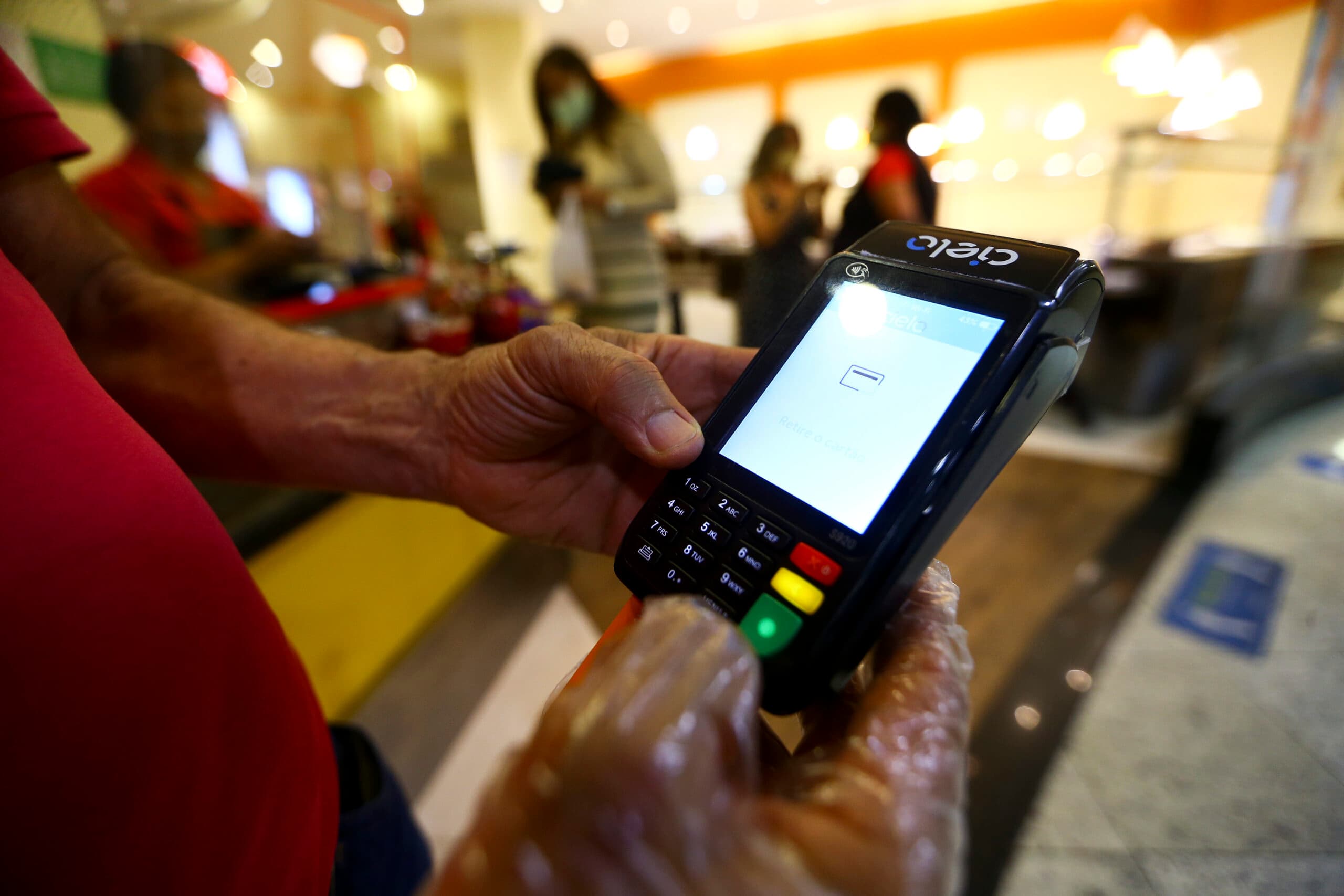 Metade dos adultos enfrenta dívidas em Belém; cartão lidera índices de inadimplência