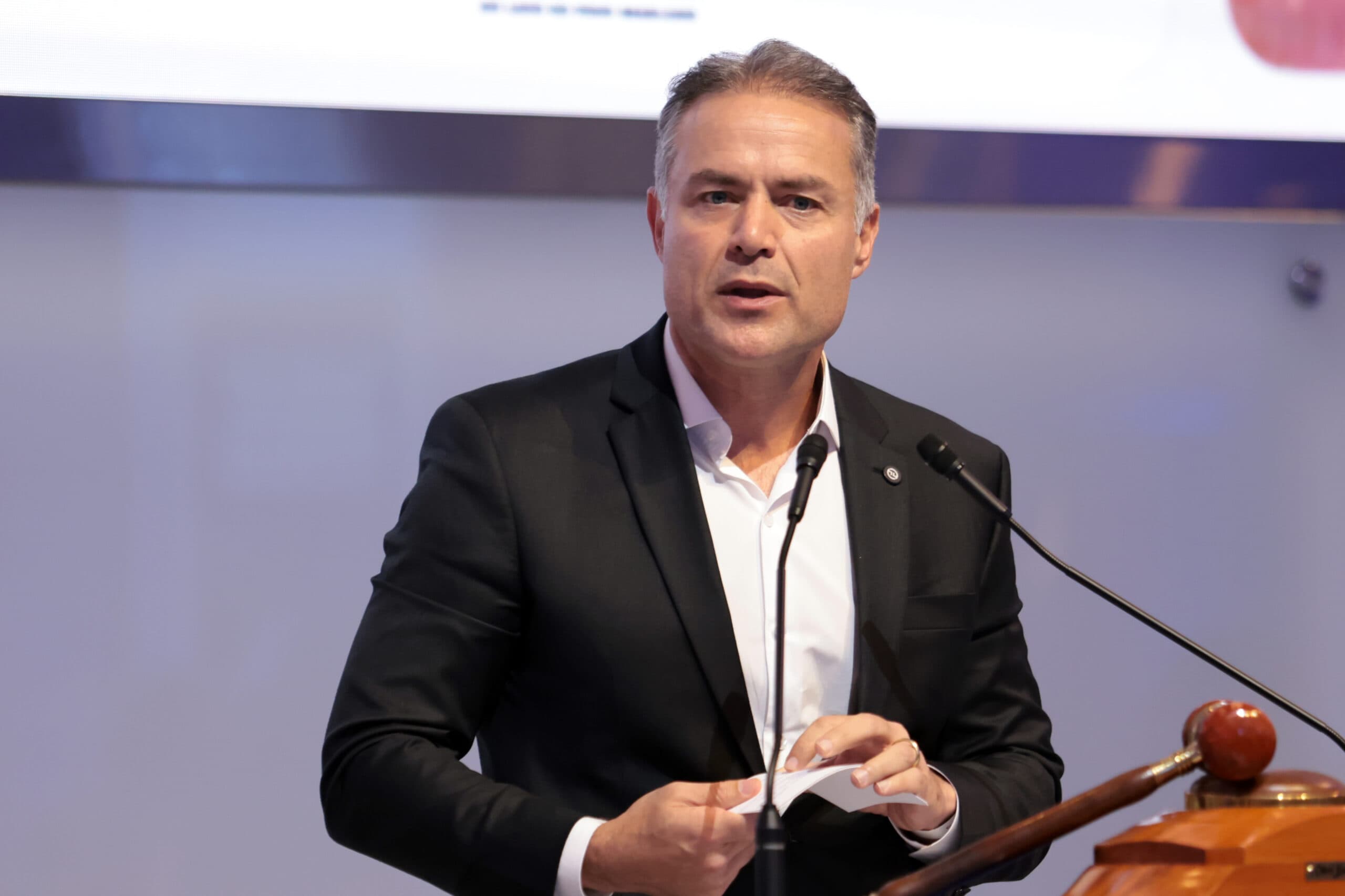 Ministro anuncia aulas gratuitas para tirar CNH e diz que fim da obrigatoriedade de autoescola começará ainda em 2025