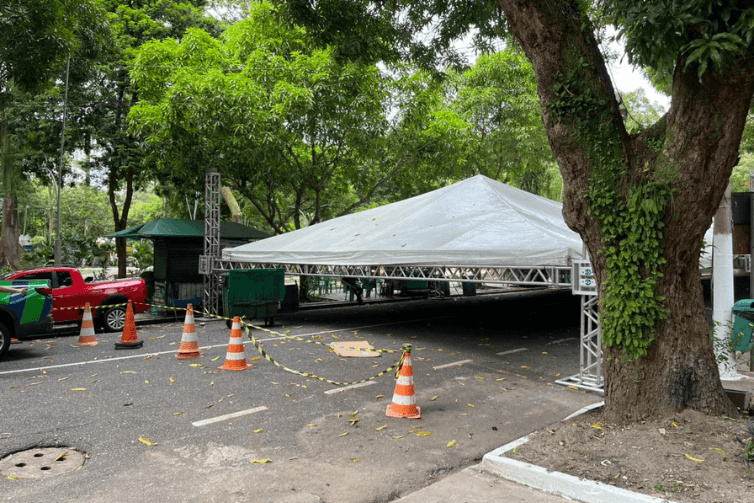 Montagem da estrutura da festividade de Santo Antônio interdita trecho da Rua dos Tamoios temporariamente; veja mudanças no trânsito