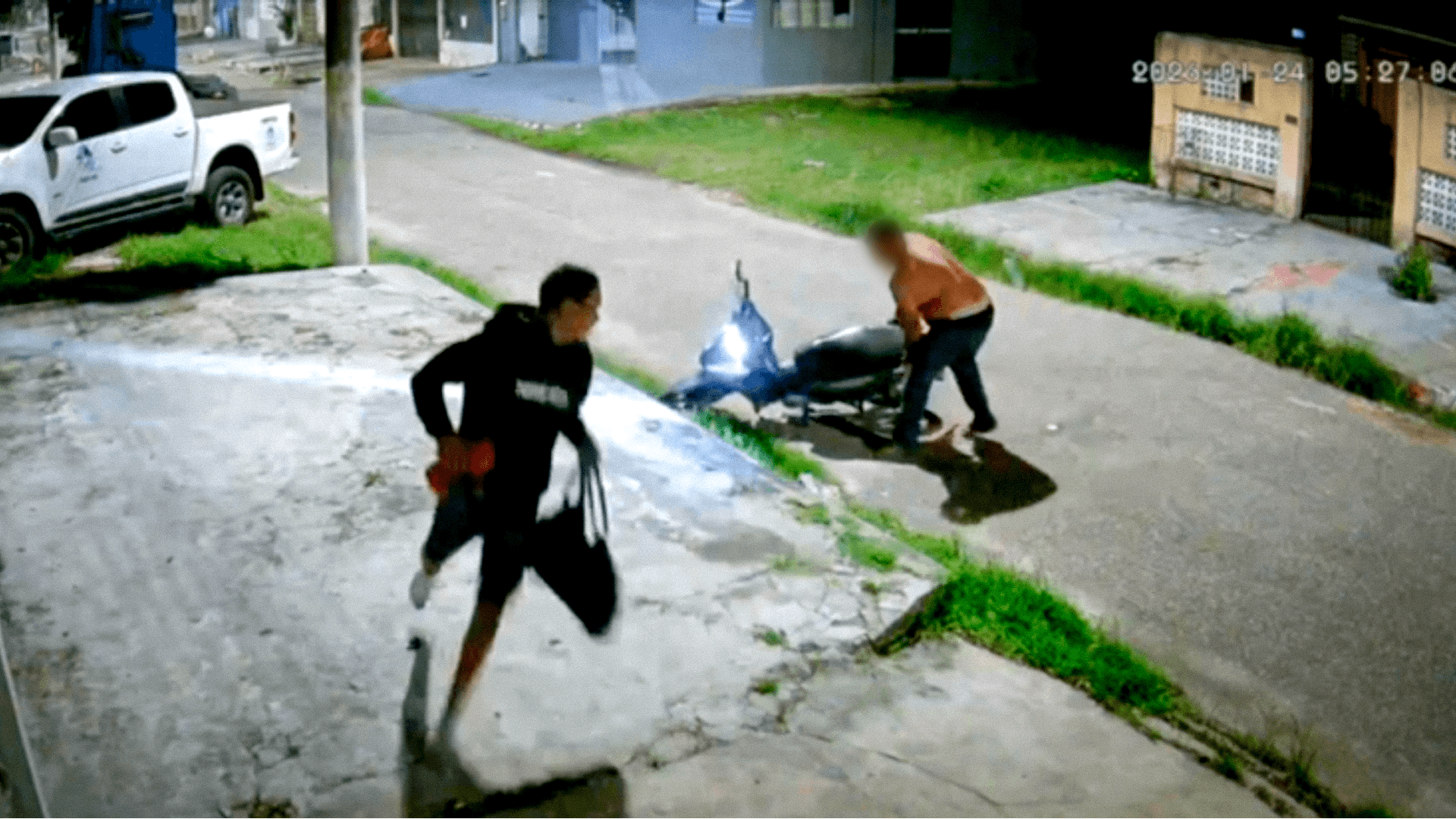 Morador impede furto de motocicleta e ação é flagrada por câmeras no Conjunto Satélite
