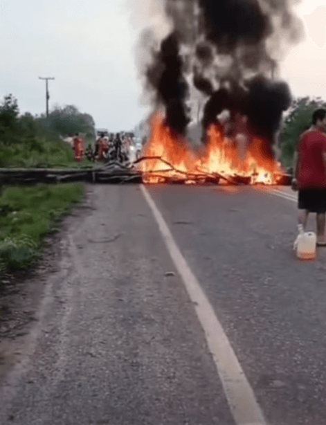 Moradores protestam no Acará contra instalação de aterro em comunidade