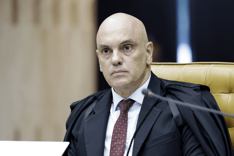 Moraes reconsidera decisão e nega visita de assessor de Trump a Bolsonaro