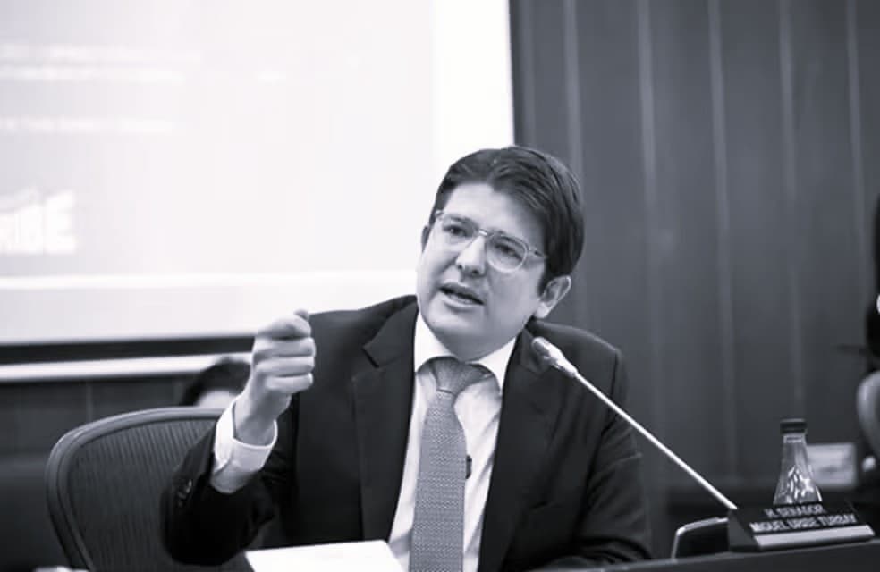Morre Miguel Uribe, pré-candidato à presidência da Colômbia