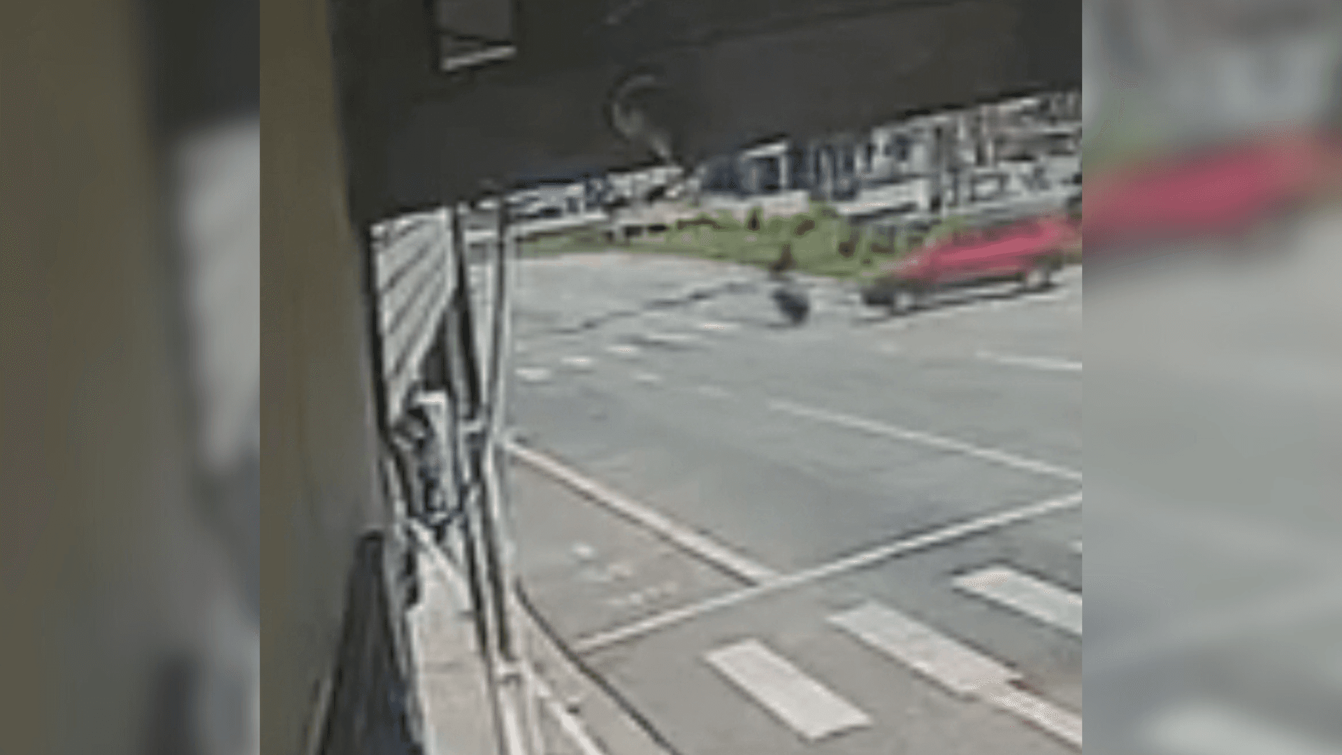 Motociclista é atingida por veículo em retorno na Avenida Centenário