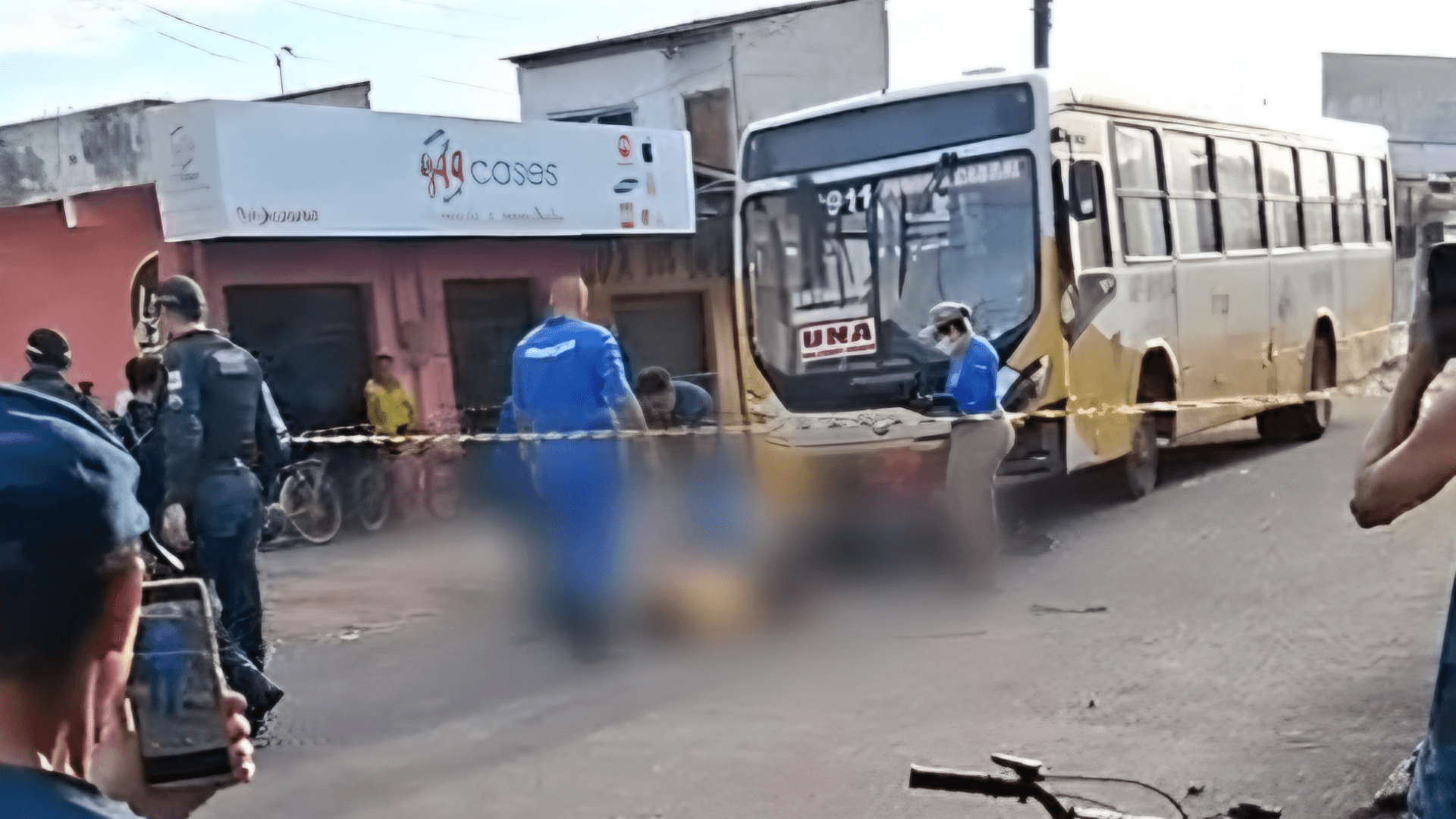 Motociclista morre e passageiro fica gravemente ferido após colisão com ônibus em Ananindeua