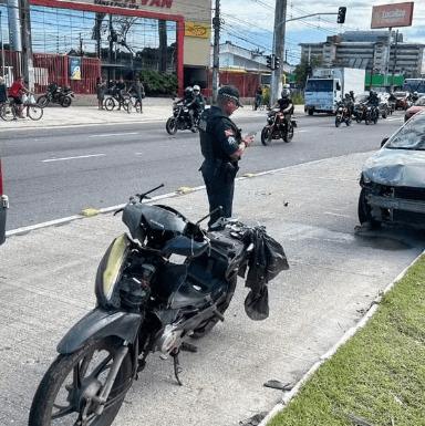 Motociclista morre em acidente depois de atravessar sinal vermelho na BR-316, em Ananindeua