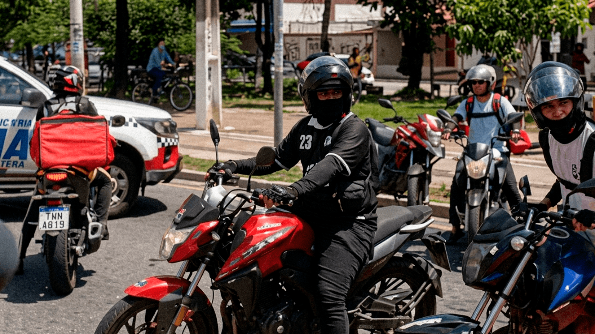 Motociclistas fazem ato em Belém após morte de entregadora por aplicativo no trânsito