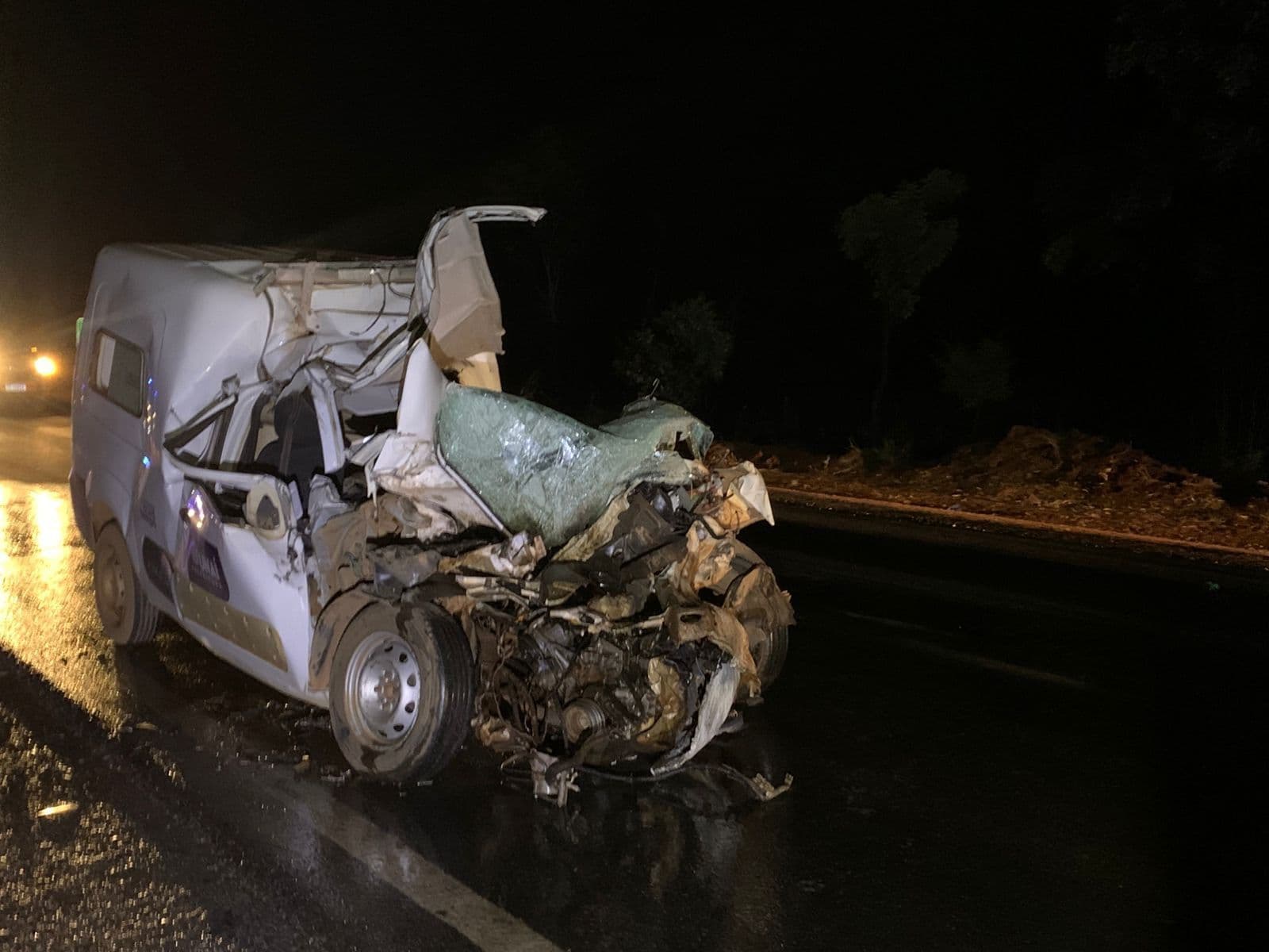 Motorista de ambulância morre e três pessoas ficam feridas em colisão com caminhão na BR-010, em Paragominas