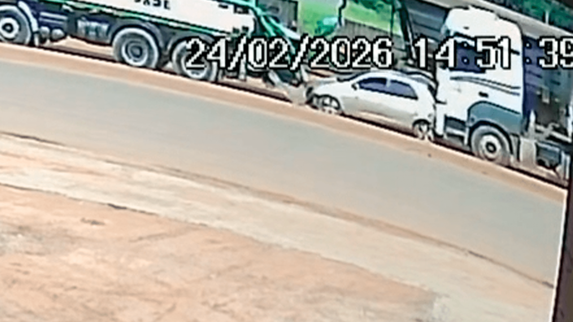 Motorista morre após carro ser prensado entre caminhões em Santarém, no oeste do Pará