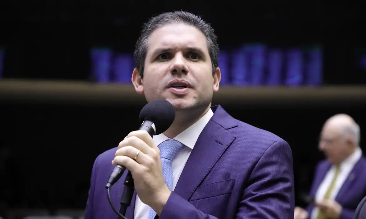 <p>Motta diz a empresários que Câmara e Senado vão atuar em conjunto para barrar aumento de impostos</p>