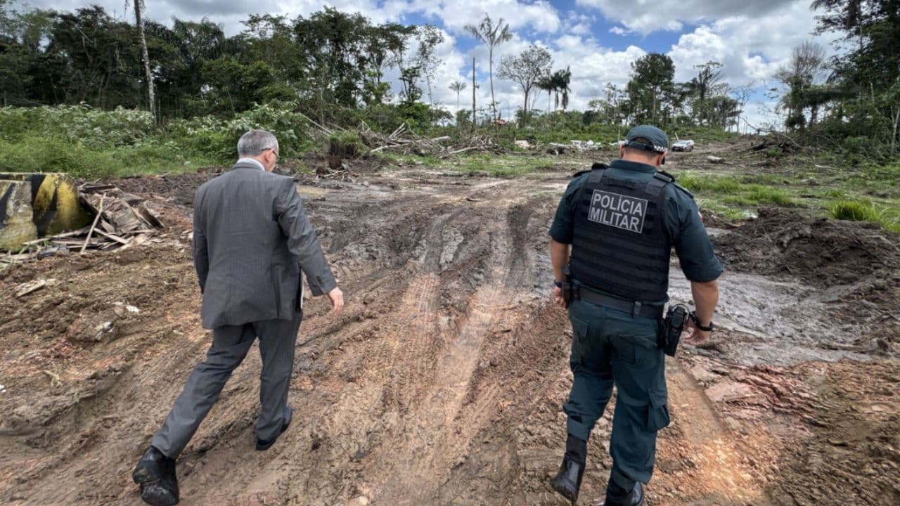 MP acompanha retirada de construções irregulares e apura danos ambientais na Avenida Liberdade, entre Belém e Marituba