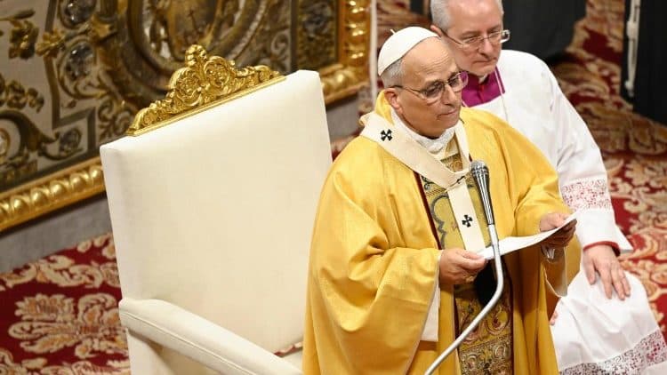 Negar ajuda aos pobres é rejeitar Deus, diz Papa Leão XIV em sua 1ª Missa do Galo