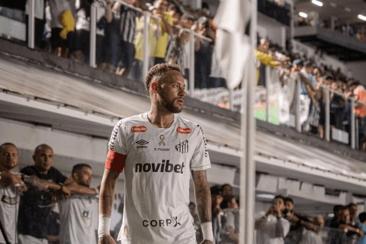 Neymar critica árbitro com expressão machista após vitória do Santos sobre o Remo: ‘Ele acordou de Chico’