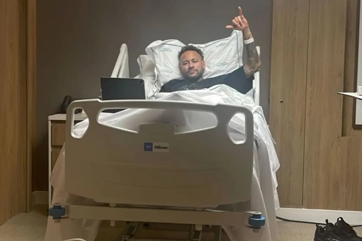 Neymar interna para cirurgia no joelho esquerdo e foca em recuperação para a Copa