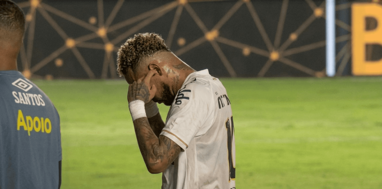 Neymar reclama de críticas por ter tapado os ouvidos ao deixar jogo do Santos: 'Não tem ser humano que aguente'