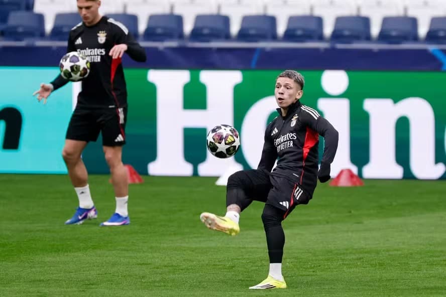 Nova regra que pode expulsar jogadores que tapem a boca para insultar rivais deve ser aprovada antes da Copa do Mundo, diz jornal