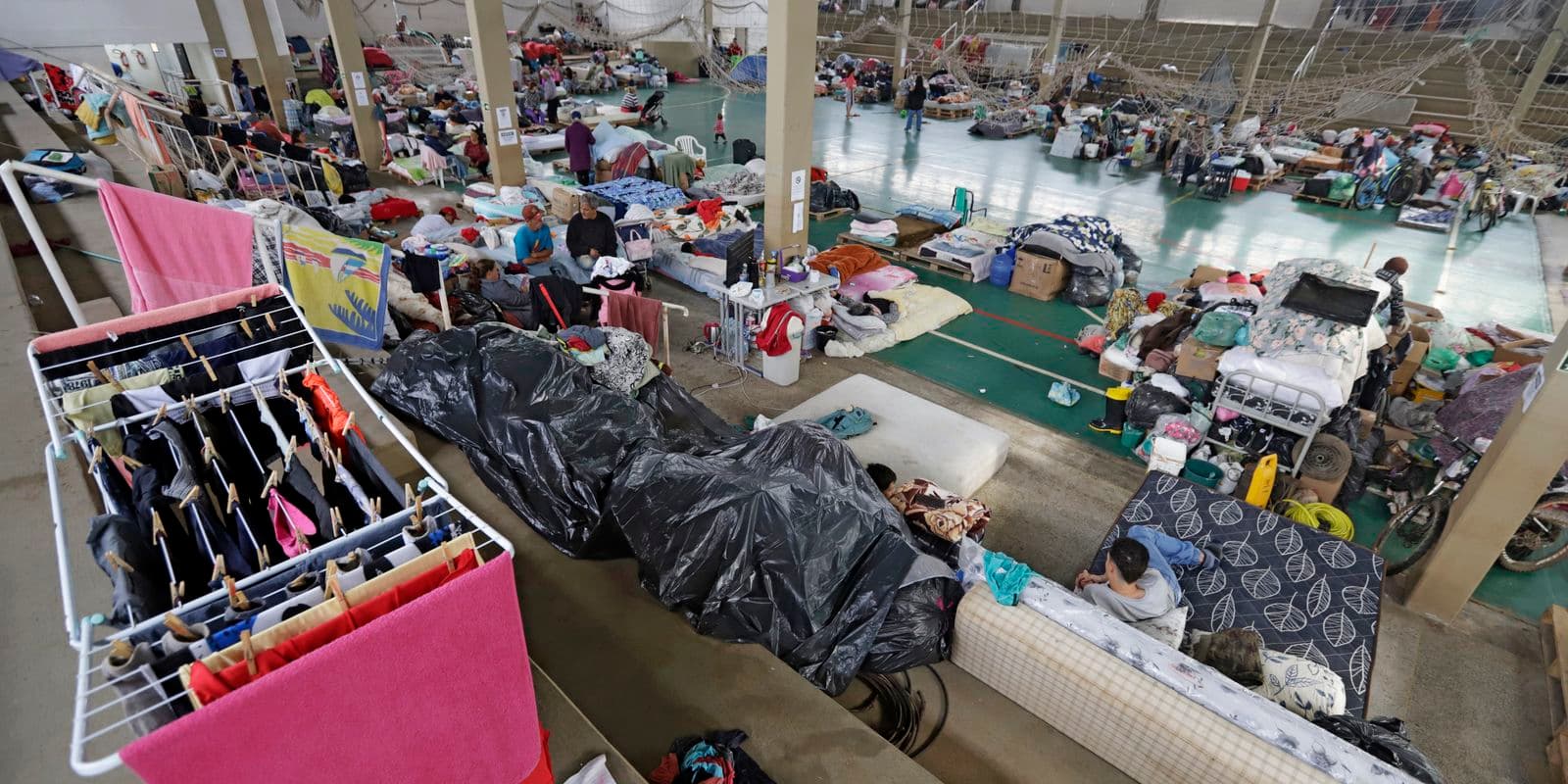 Oito em cada dez brasileiros já apoiaram vítimas de eventos climáticos
