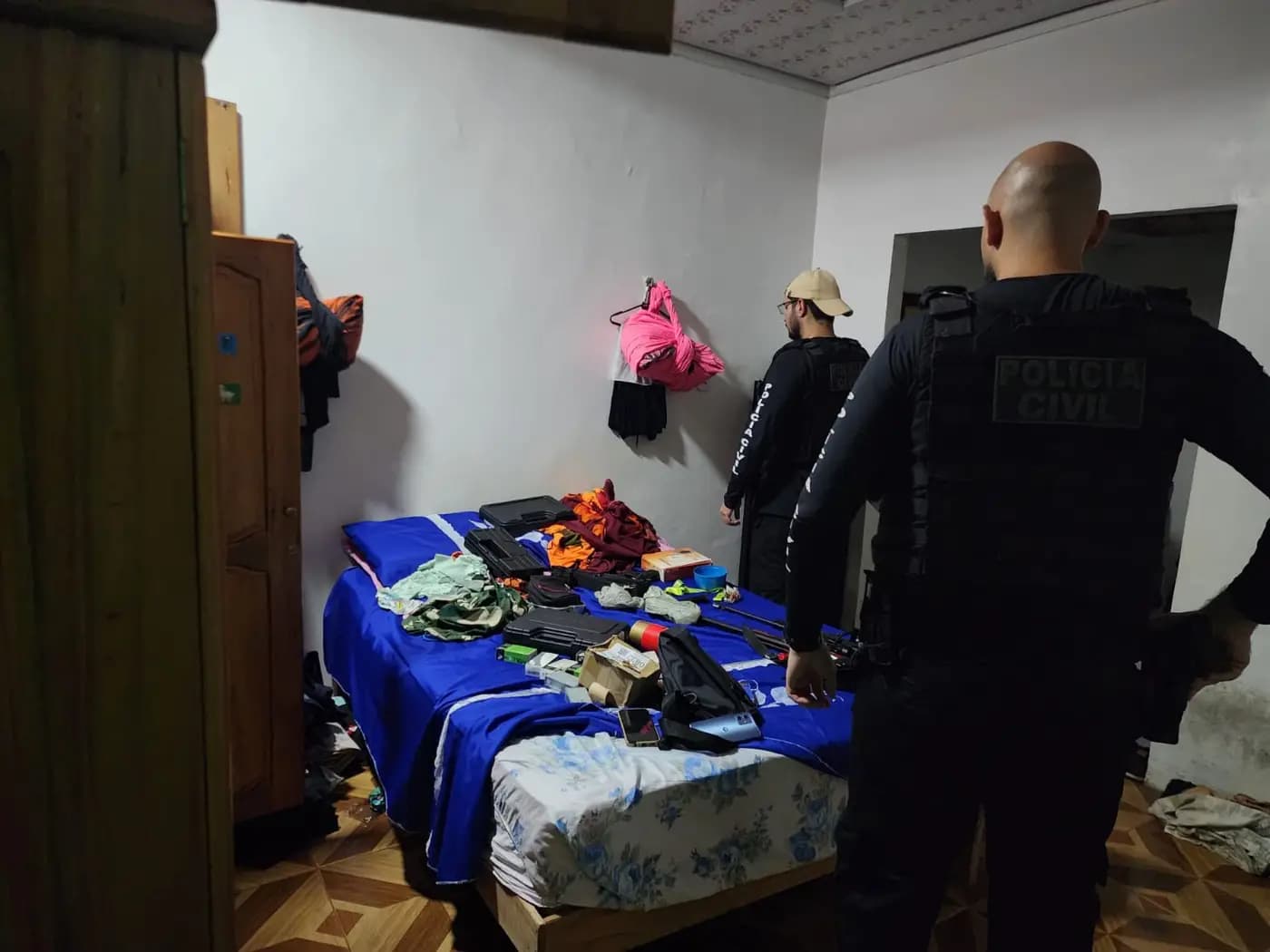 Operação policial prende dois homens e apreende arsenal de armas e munições em Igarapé-Miri