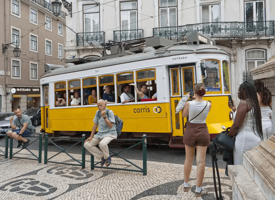 Pacote anti-imigração de Portugal acaba com regularização de turistas brasileiros