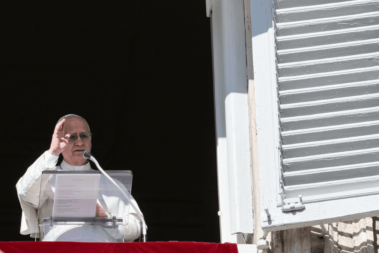 Papa Leão XIV diz que Deus rejeita orações de líderes com 'mãos cheias de sangue' e critica uso da religião para justificar guerras