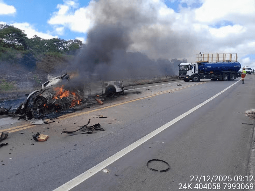 Pelo menos 10 pessoas morreram em acidente entre dois carros na Bahia, neste sábado, 27