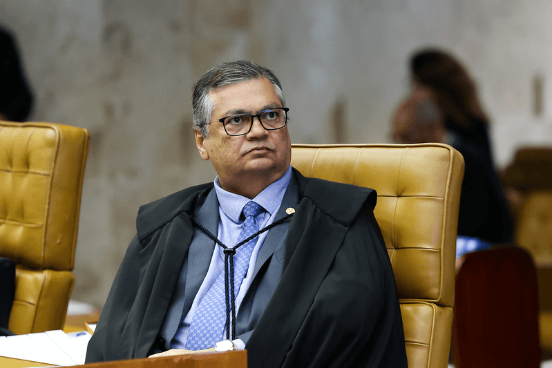'Penduricalhos': veja os tipos de auxílios suspensos por Dino que favorecem supersalários no serviço público