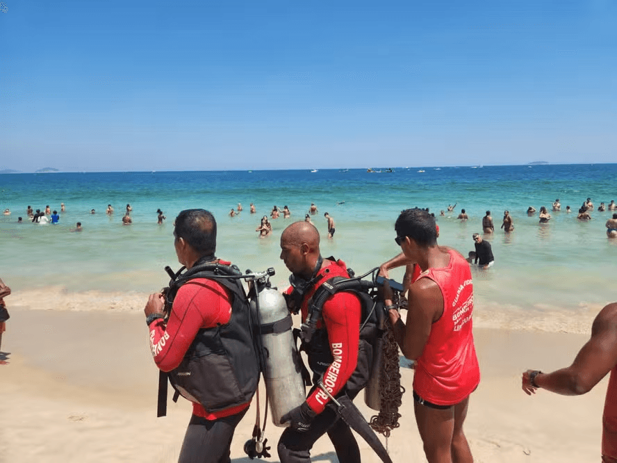 Piloto de aeronave que caiu no mar de Copacabana é encontrado morto
