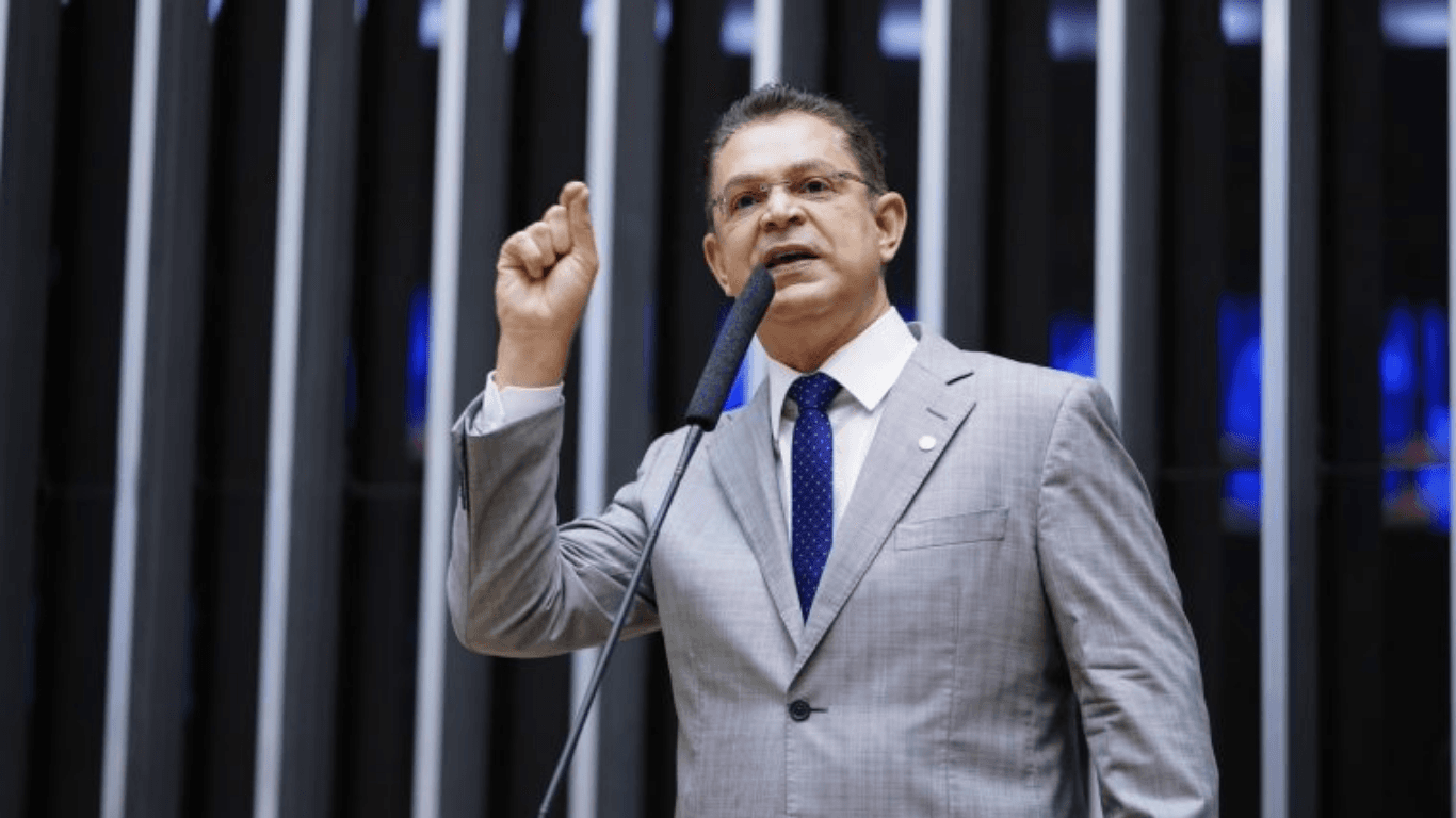 PL articula manobra política ao defender escala 4×3 durante votação do fim da escala 6×1, já encaminhada na Câmara