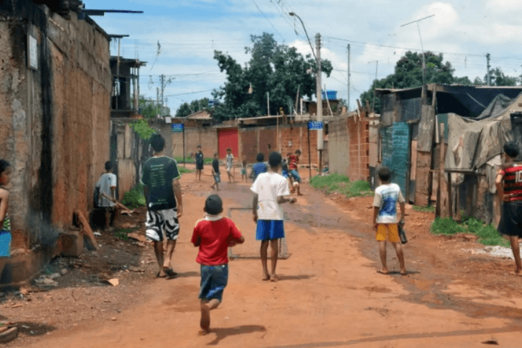 Pobreza e extrema pobreza recuam no Brasil, menor patamar da série do IBGE