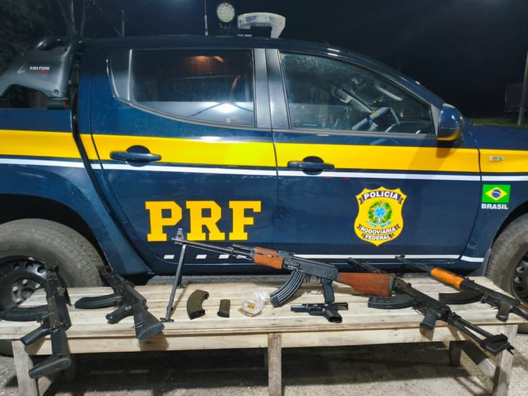PRF apreende cinco fuzis russos e munições dentro de ônibus em Castanhal