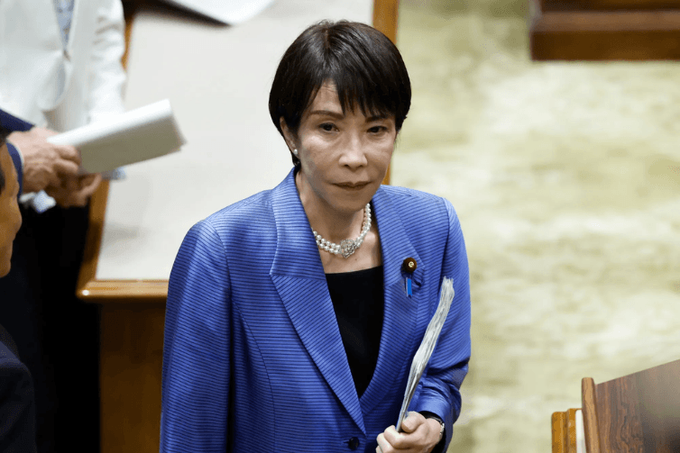 Primeira-ministra do Japão rejeita mudança que incluiria mulheres na linha de sucessão imperial