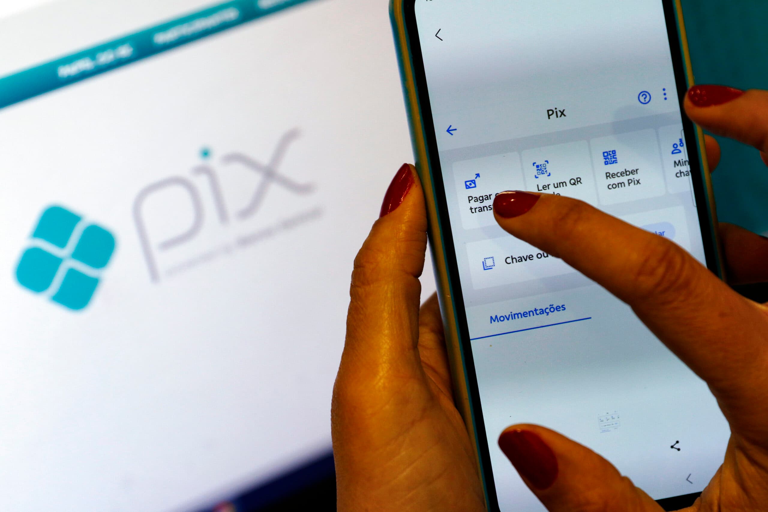 Receita Federal desmente fake news sobre taxação a movimentações financeiras via Pix a partir de R$ 5 mil