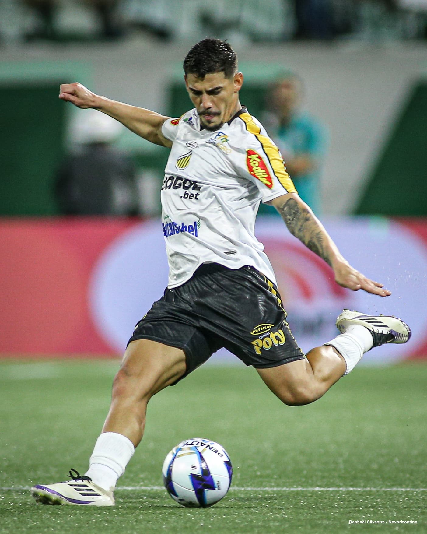 Remo acerta com lateral Mayk, premiado na seleção do Campeonato Paulista