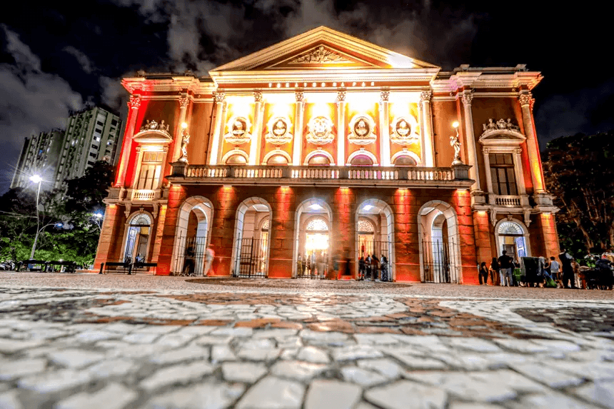 Representantes da UNESCO avaliam Theatro da Paz, para se torna patrimônio mundial
