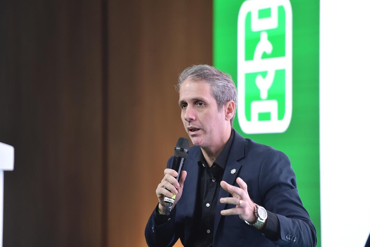 Ricardo Gluck Paul participa de evento internacional sobre futebol