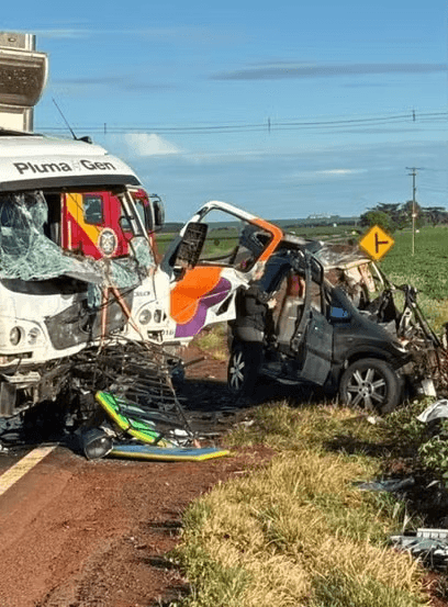 Seis pessoas da mesma família morrem em acidente em estrada do Paraná
