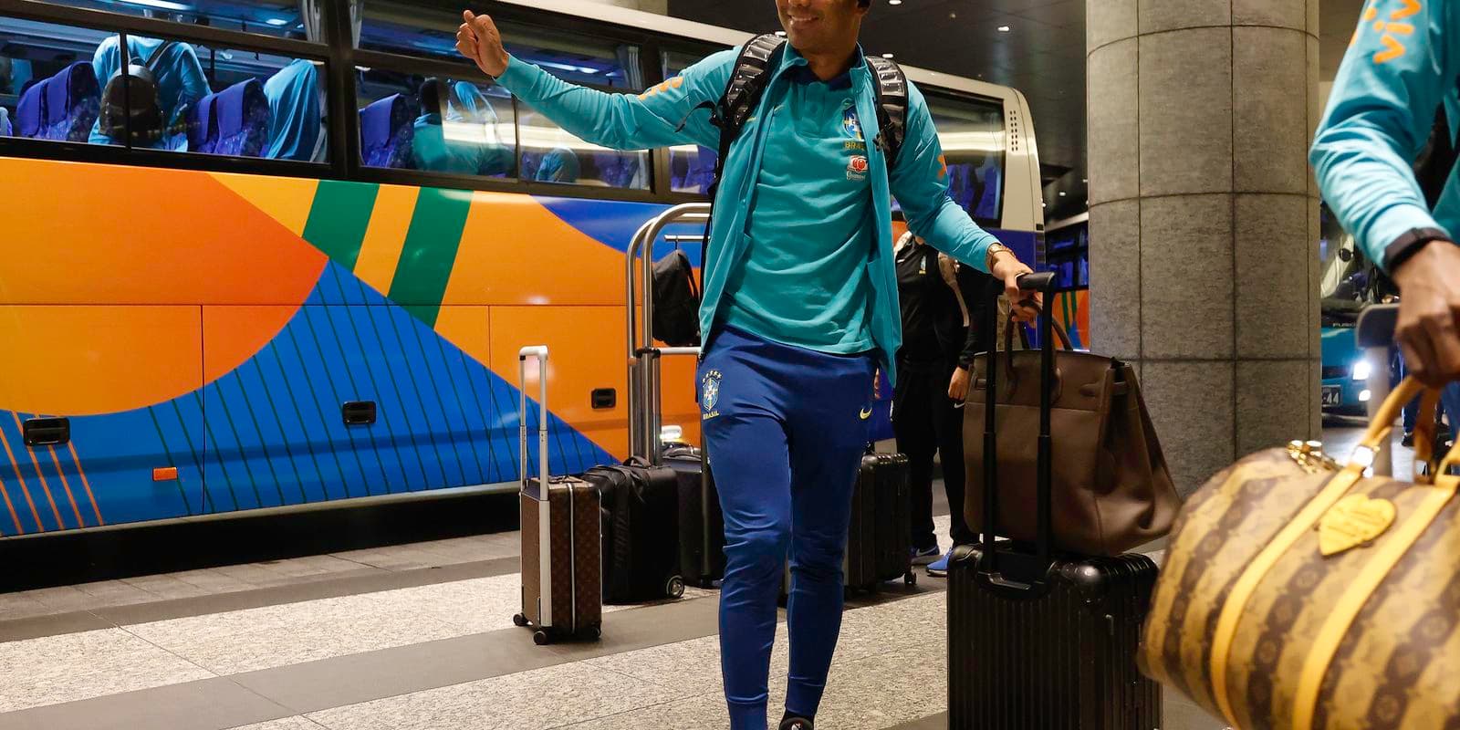 Seleção brasileira chega a Tóquio para amistoso contra Japão na terça